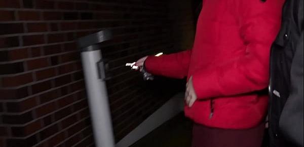 Sex in der Tiefgarage nach der Party mit deutscher schlampe die sperma schluckt